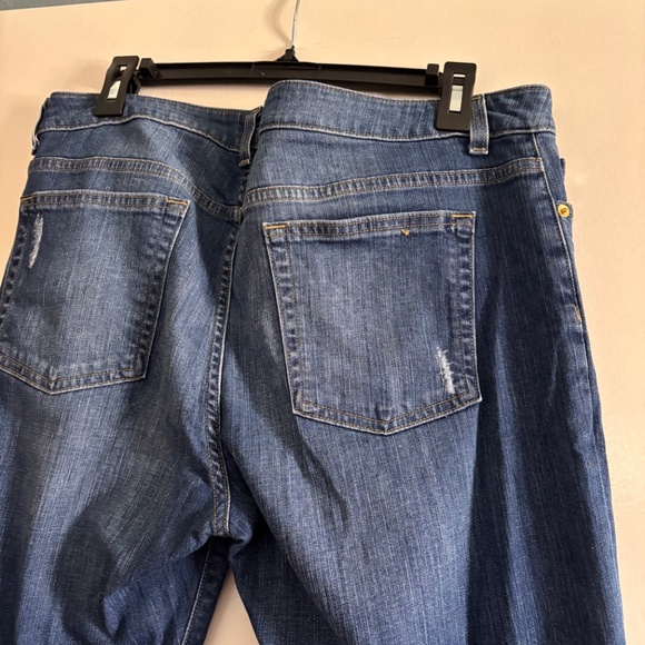 Michael Kors “Dillon Relaxed” jeans. - Picture 5 of 5